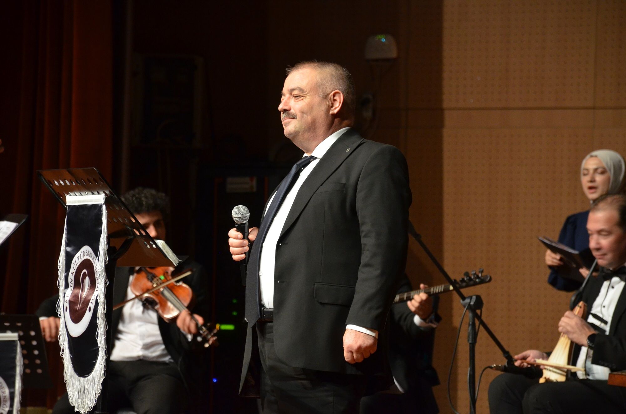 Afşin Kültür Sanat Derneği’nden “İnce Saz Şarkıları” Konseri Kahramanmaraş’ta Unutulmaz Gece (13)