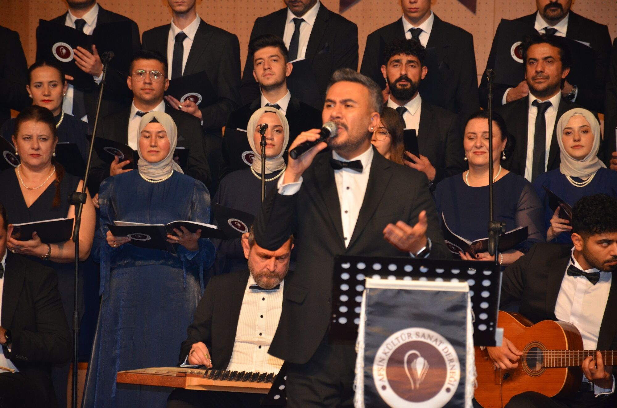 Afşin Kültür Sanat Derneği’nden “İnce Saz Şarkıları” Konseri Kahramanmaraş’ta Unutulmaz Gece (24)