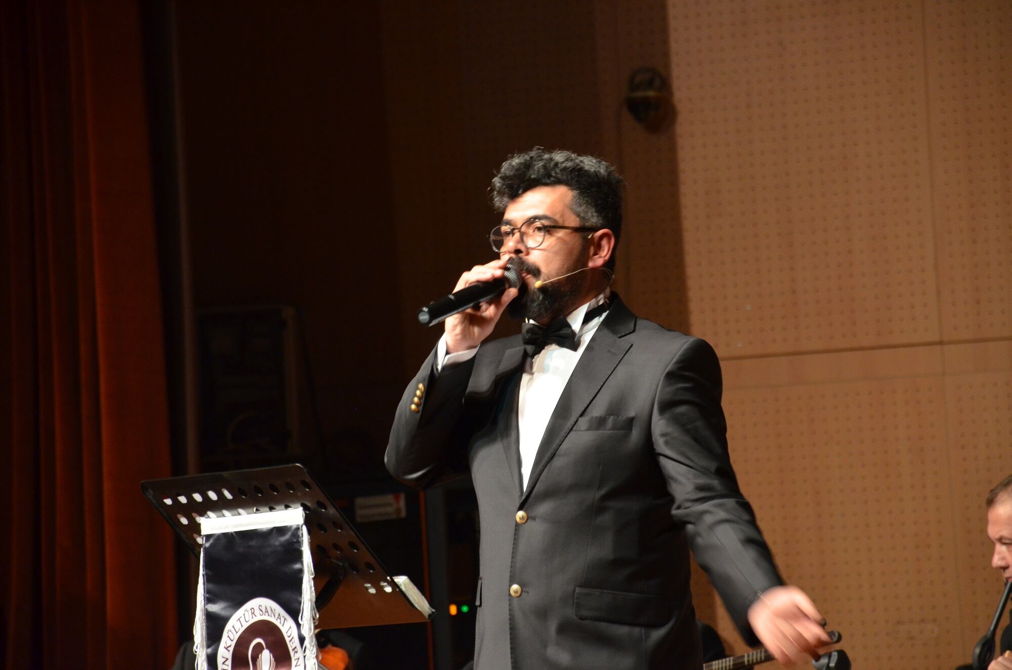 Afşin Kültür Sanat Derneği’nden “İnce Saz Şarkıları” Konseri Kahramanmaraş’ta Unutulmaz Gece (9)