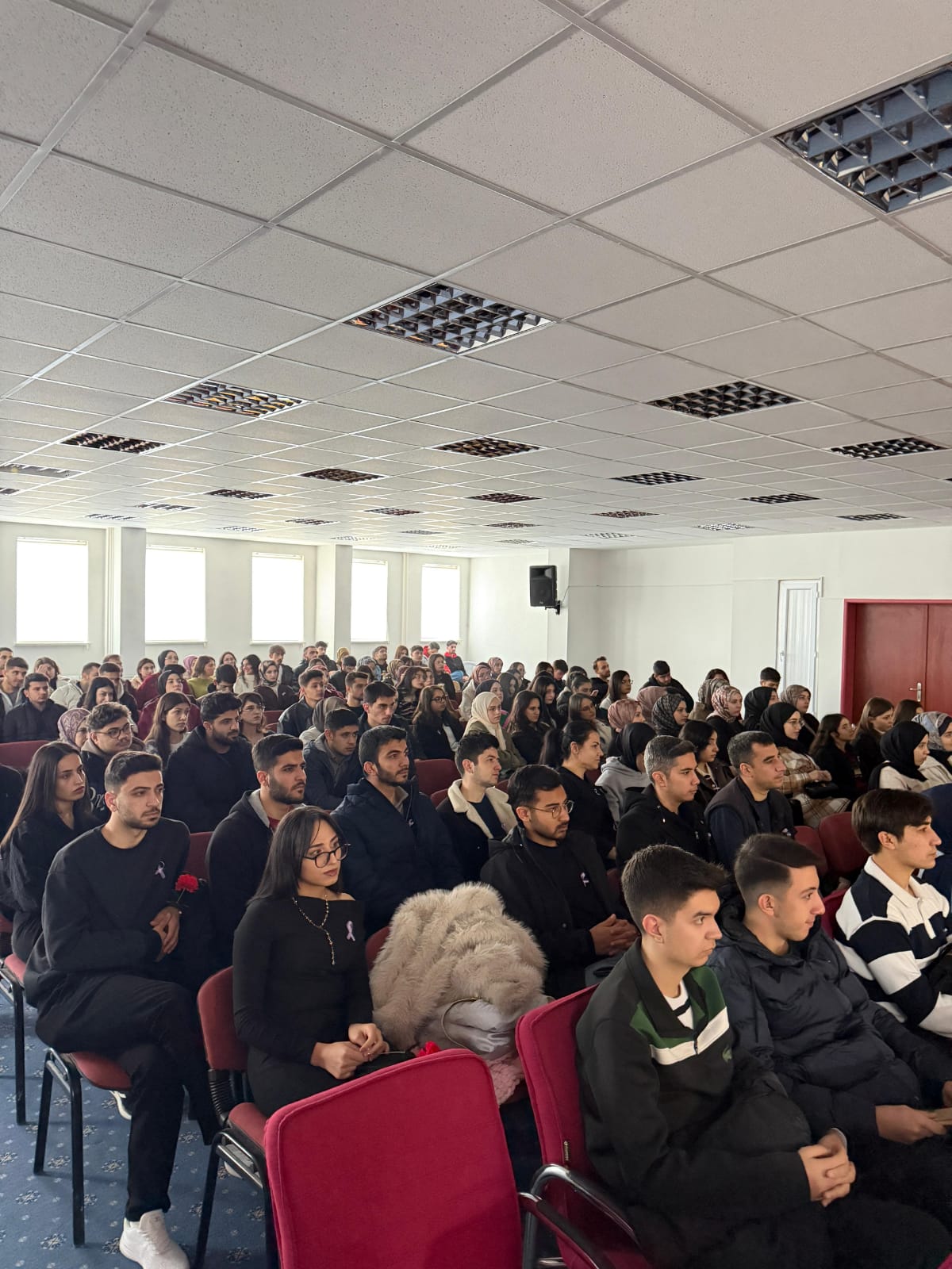 Afşin Sağlık Yüksekokulu’nda Kadına Yönelik Şiddete Dikkat Çeken Tiyatro Sunumu (7)