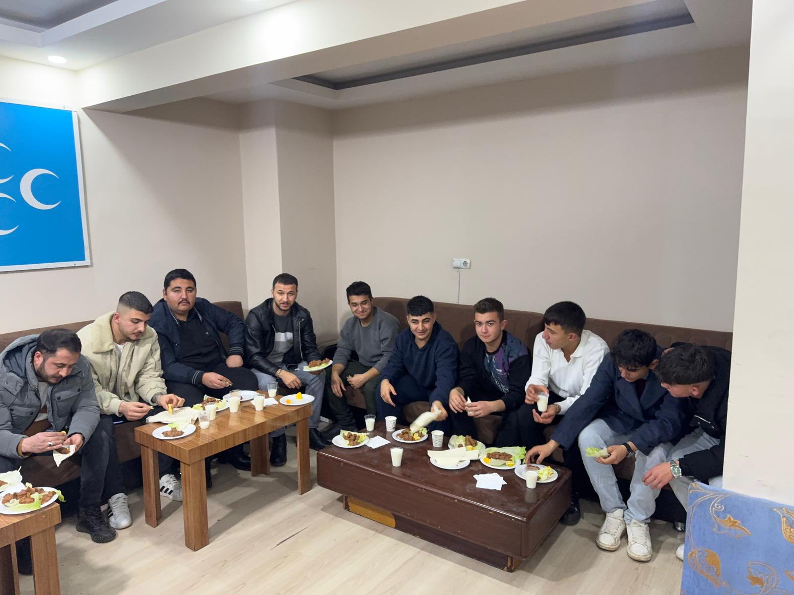 Afşin Ülkü Ocakları’ndan Eğitim Camiasını Buluşturan Çiğ Köfte Programı2