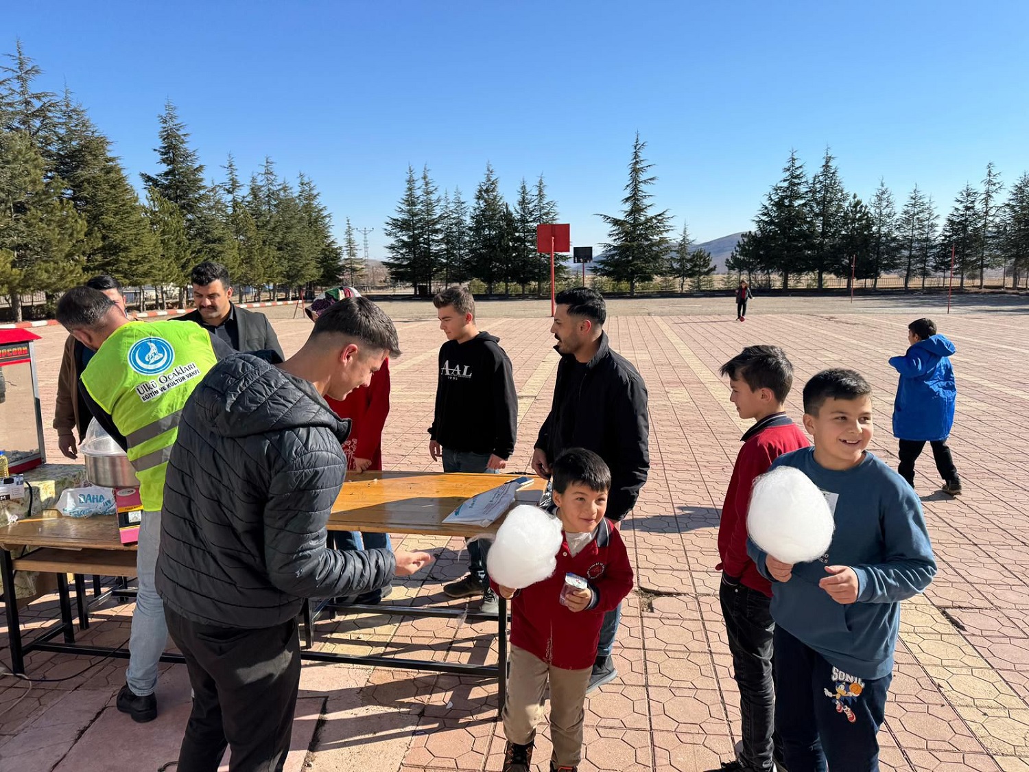 Afşin Ülkü Ocakları’ndan Yerli Malı Haftası’na Anlamlı Etkinlik (4)-1