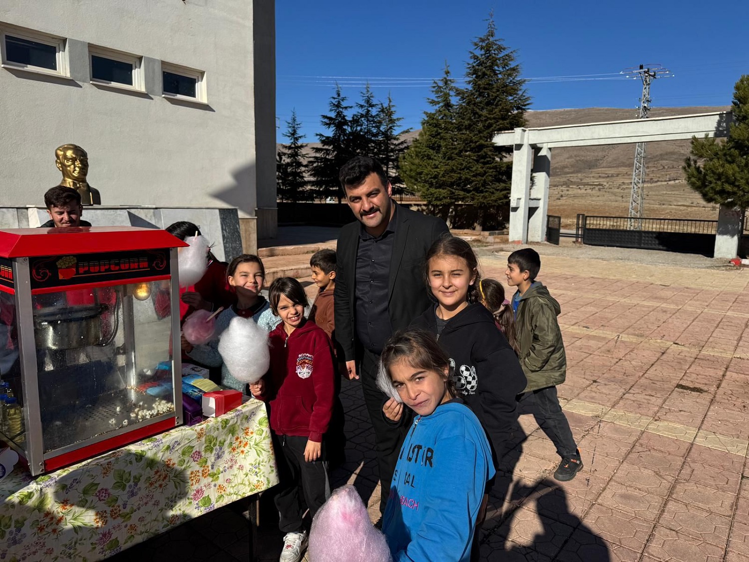 Afşin Ülkü Ocakları’ndan Yerli Malı Haftası’na Anlamlı Etkinlik (9)