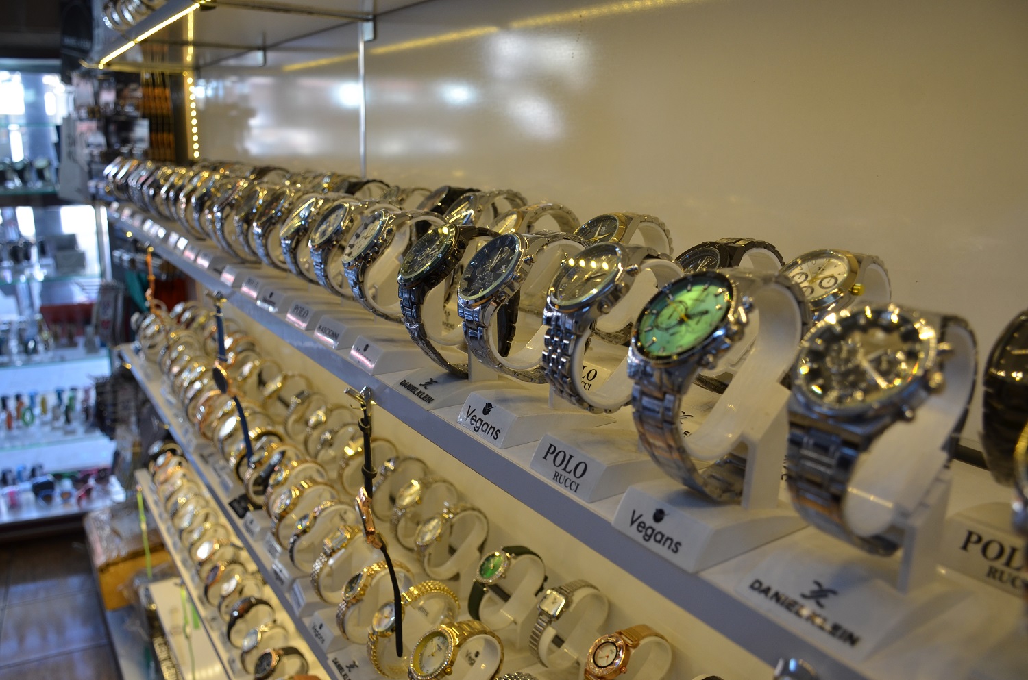 Afşin’de Eşinin Hatırasını Saatlerin Kalbinde Yaşatıyor (5)