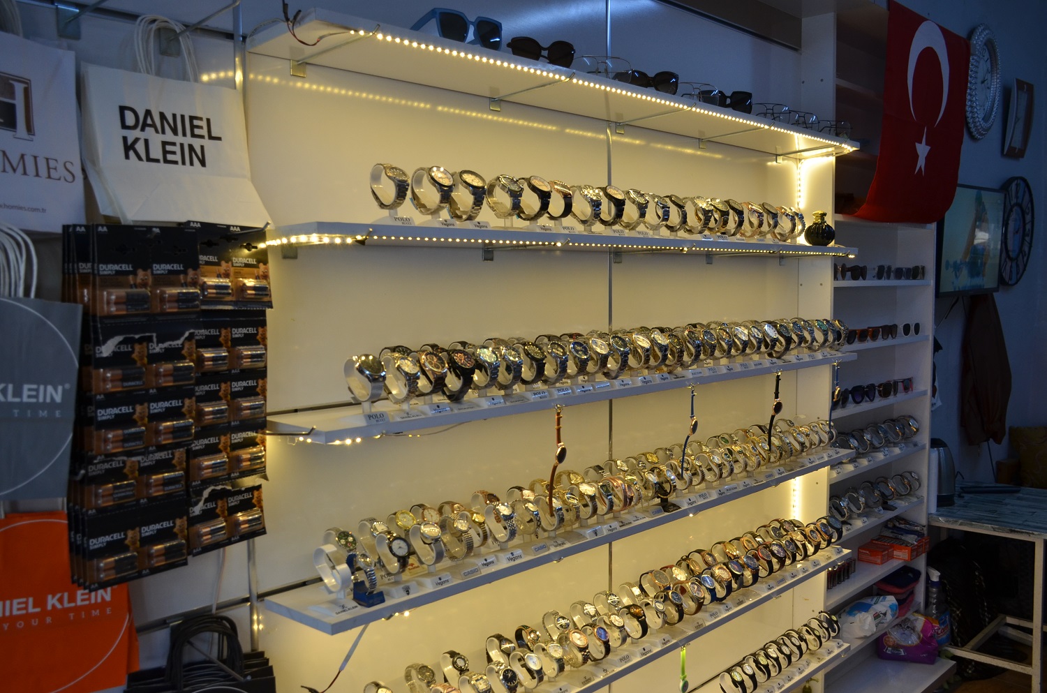 Afşin’de Eşinin Hatırasını Saatlerin Kalbinde Yaşatıyor (8)