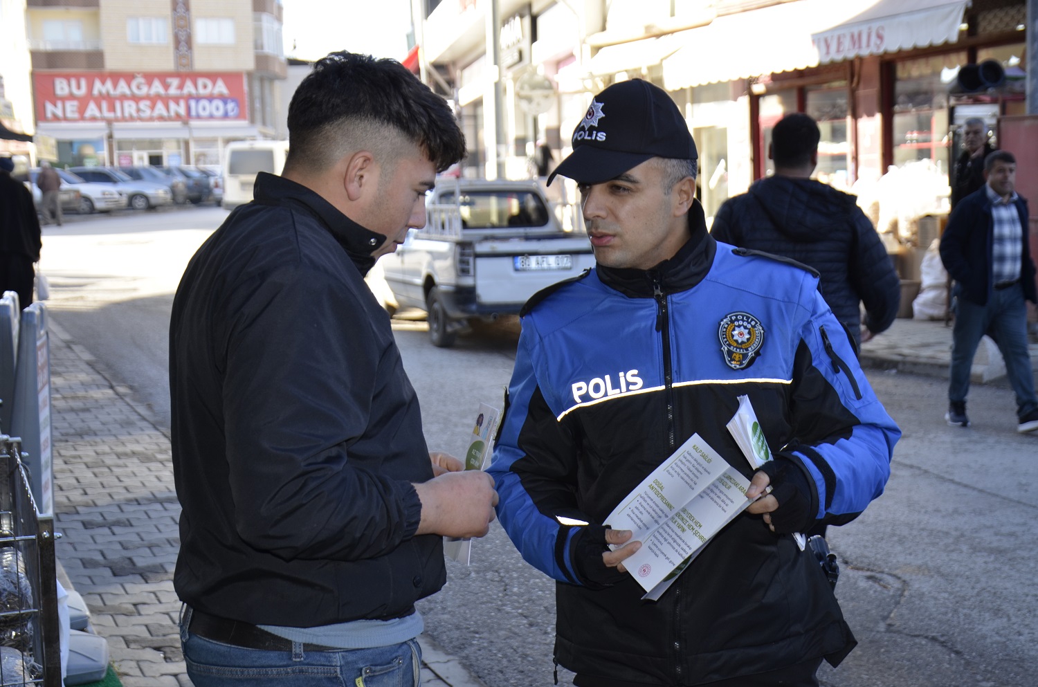 Afşin’de Esnafa Trafik Ve Sağlık İçin Yürüyüş Bilgilendirmesi Yapıldı (1)