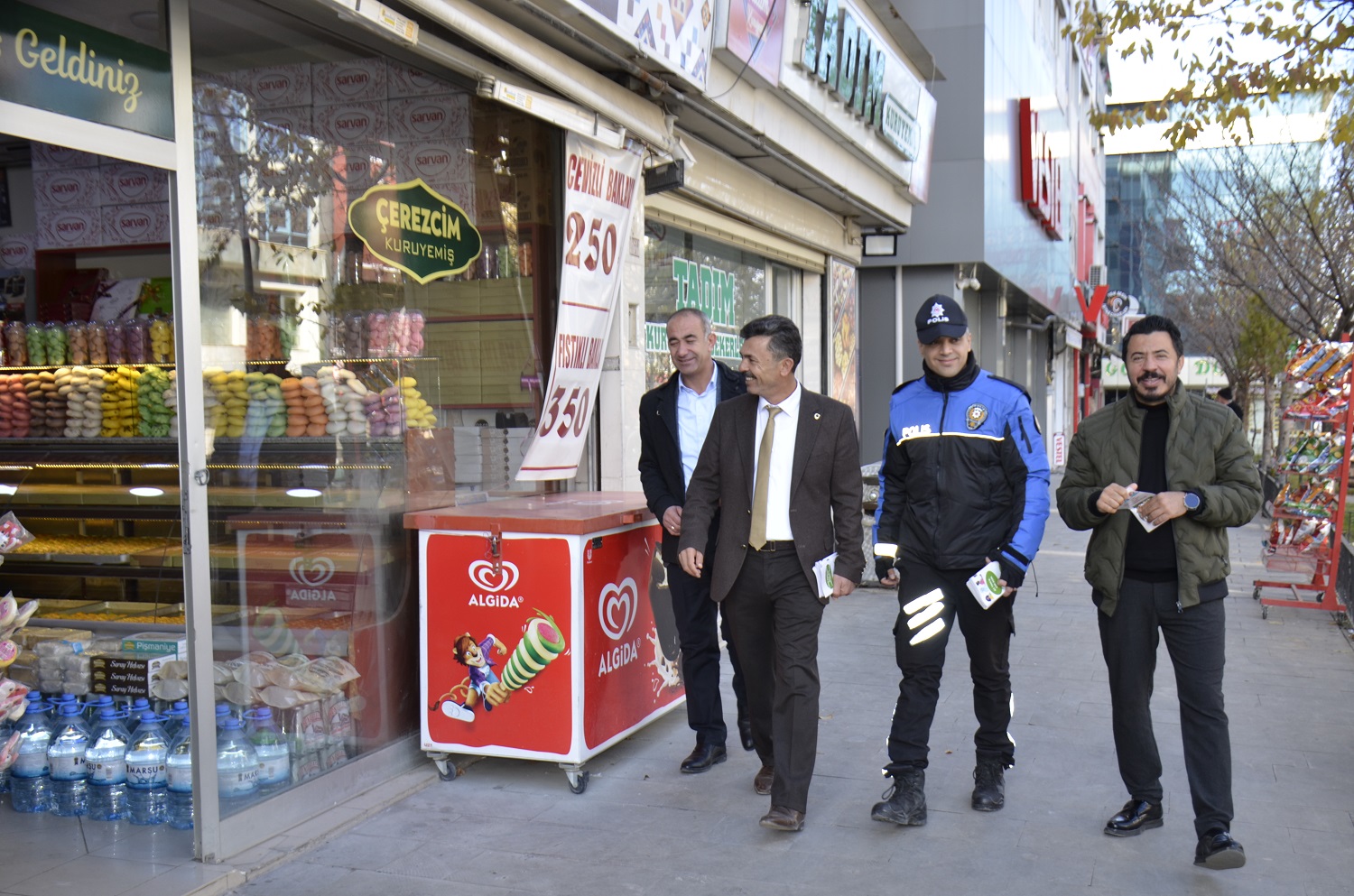 Afşin’de Esnafa Trafik Ve Sağlık İçin Yürüyüş Bilgilendirmesi Yapıldı (13)