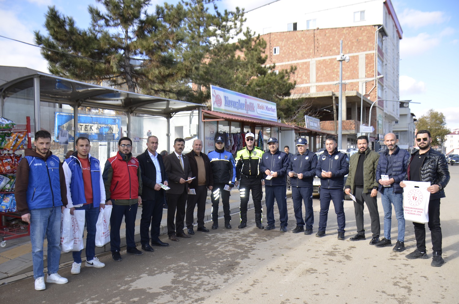 Afşin’de Esnafa Trafik Ve Sağlık İçin Yürüyüş Bilgilendirmesi Yapıldı (2)
