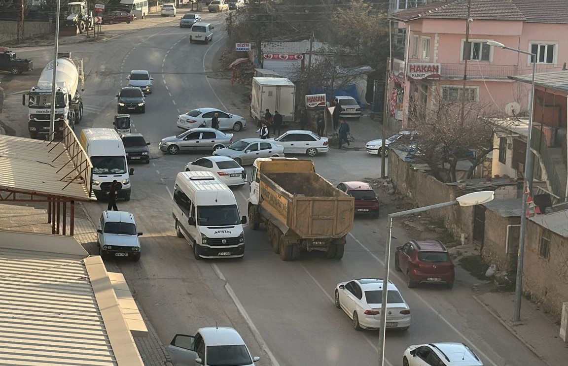 Afşin’de Maddi Hasarlı Trafik Kazası-3