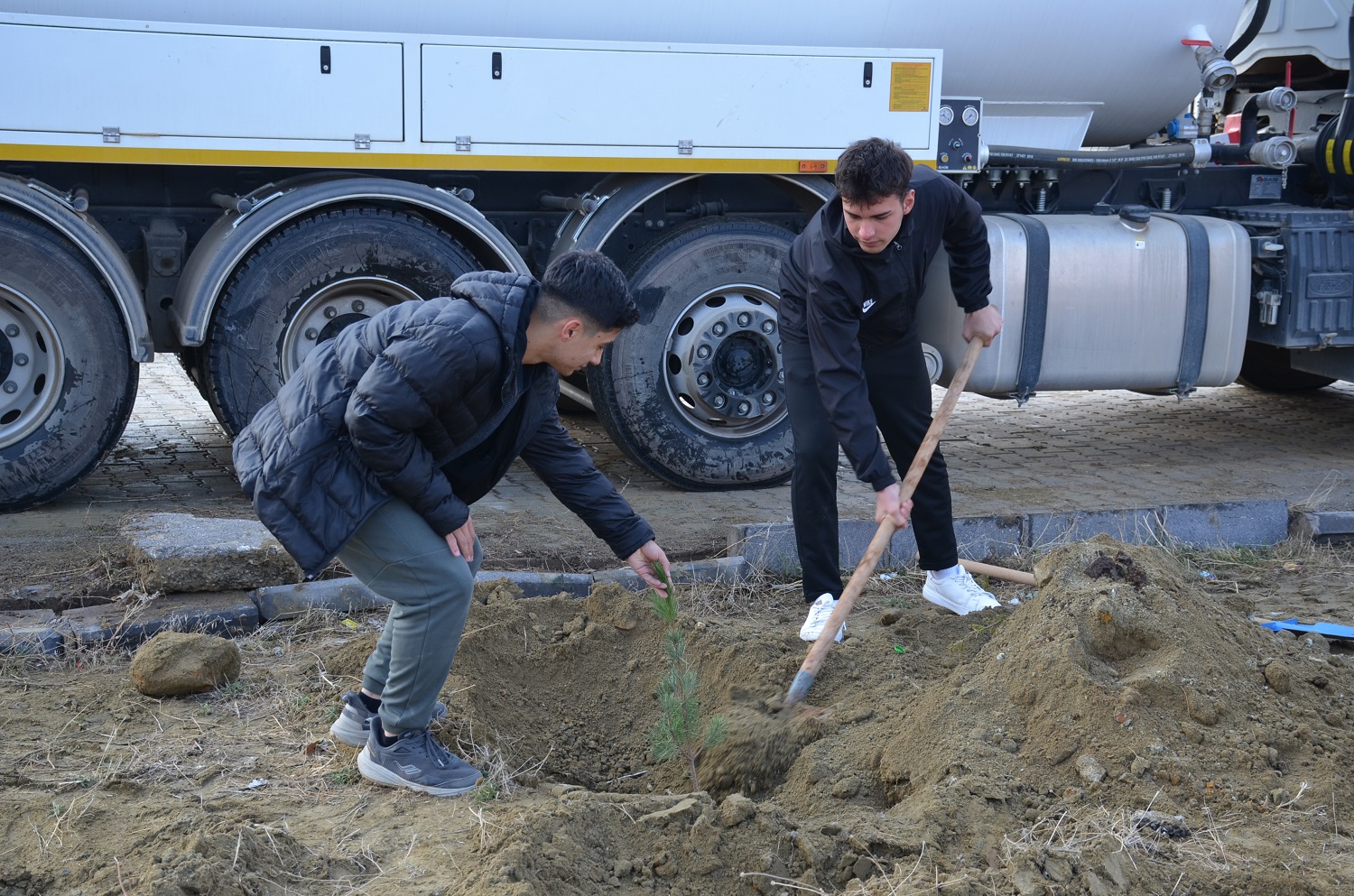 Afşin’de Şehit 20 Askerin Adı Dikilen Fidanlarda Yaşayacak (2)