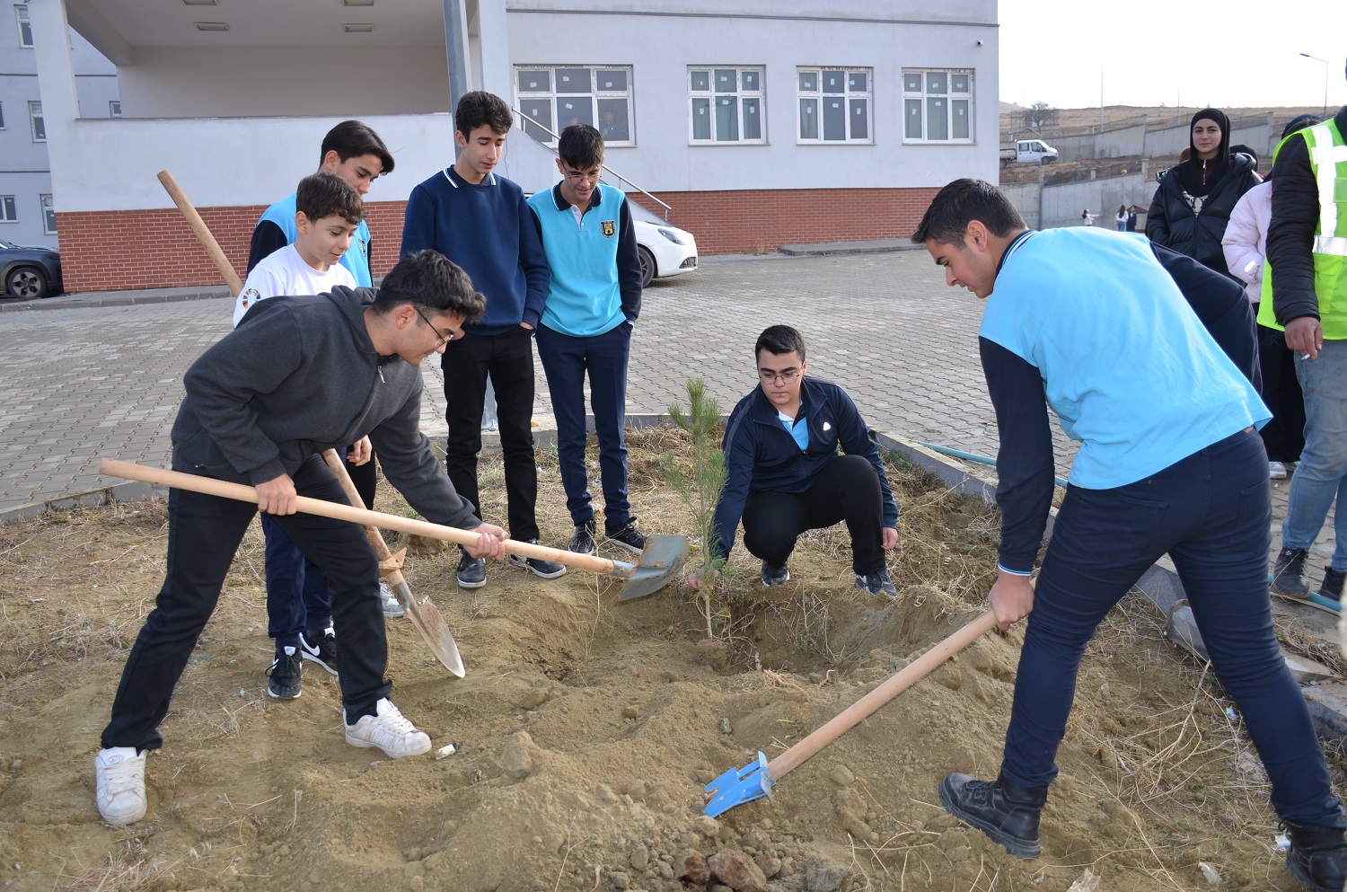 Afşin’de Şehit 20 Askerin Adı Dikilen Fidanlarda Yaşayacak (4)