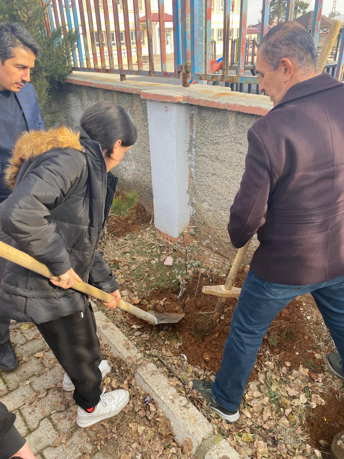 Afşin’de Şehitlere Vefa Gül Fidanları Toprakla Buluştu (6)