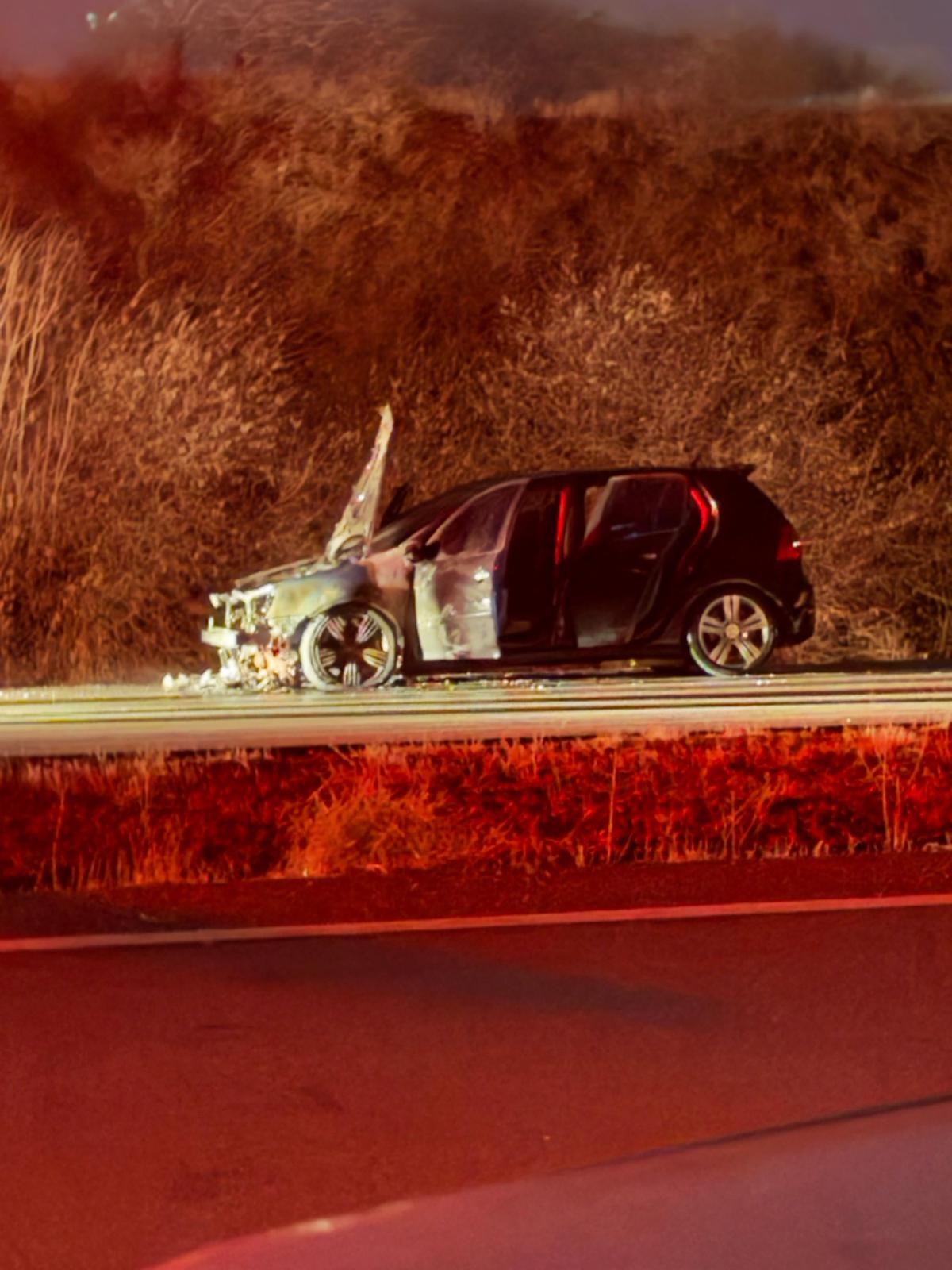 Afşin'de Seyir Halindeki Otomobil Alev Aldı1