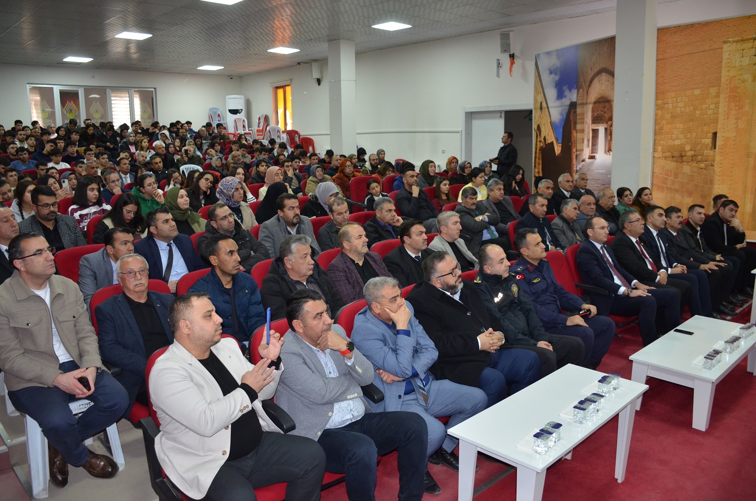 Afşin’de Teknoloji, Yapay Zekâ Ve Maneviyat Konulu Söyleşi Düzenlendi (14)