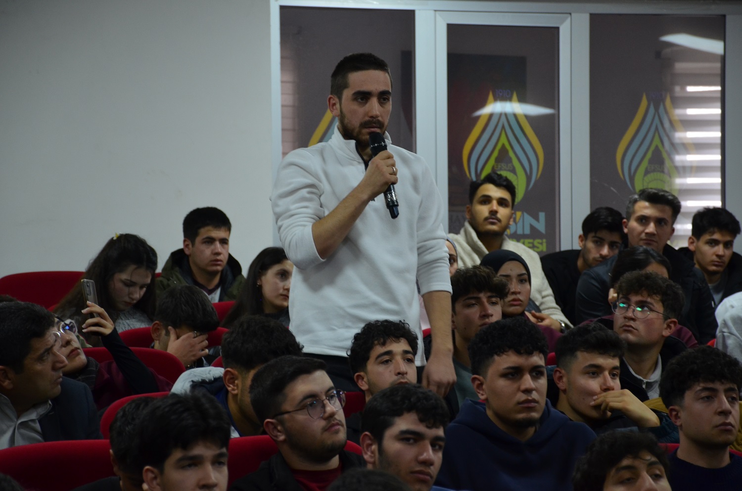 Afşin’de Teknoloji, Yapay Zekâ Ve Maneviyat Konulu Söyleşi Düzenlendi (17)