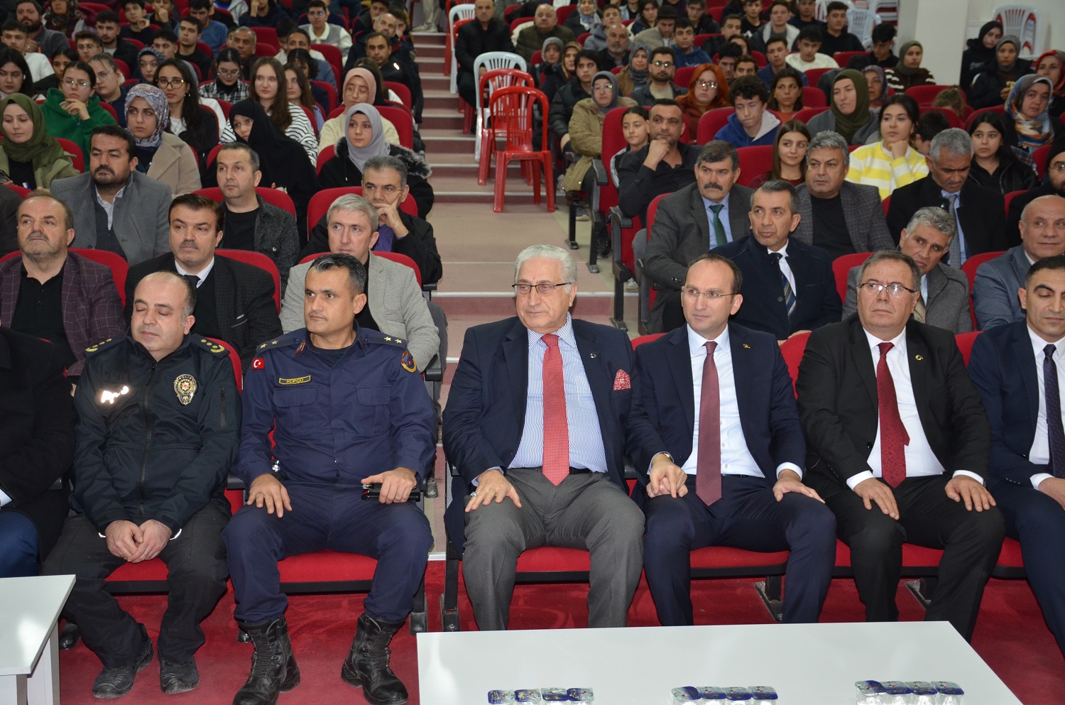 Afşin’de Teknoloji, Yapay Zekâ Ve Maneviyat Konulu Söyleşi Düzenlendi (3)