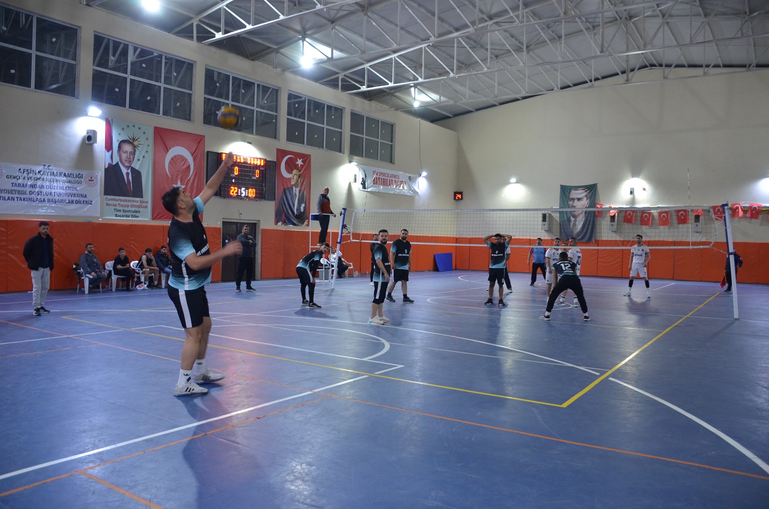 Afşin’de Voleybol Halk Turnuvası’nda Yarı Final Heyecanı Dorukta (12)