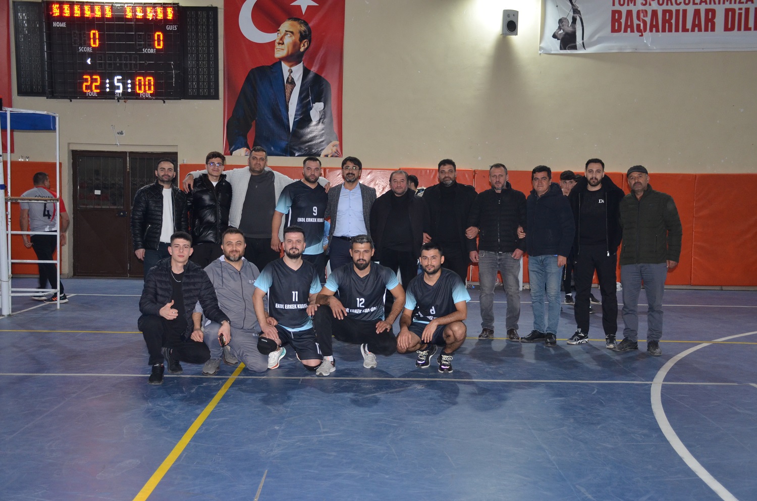 Afşin’de Voleybol Halk Turnuvası’nda Yarı Final Heyecanı Dorukta (16)