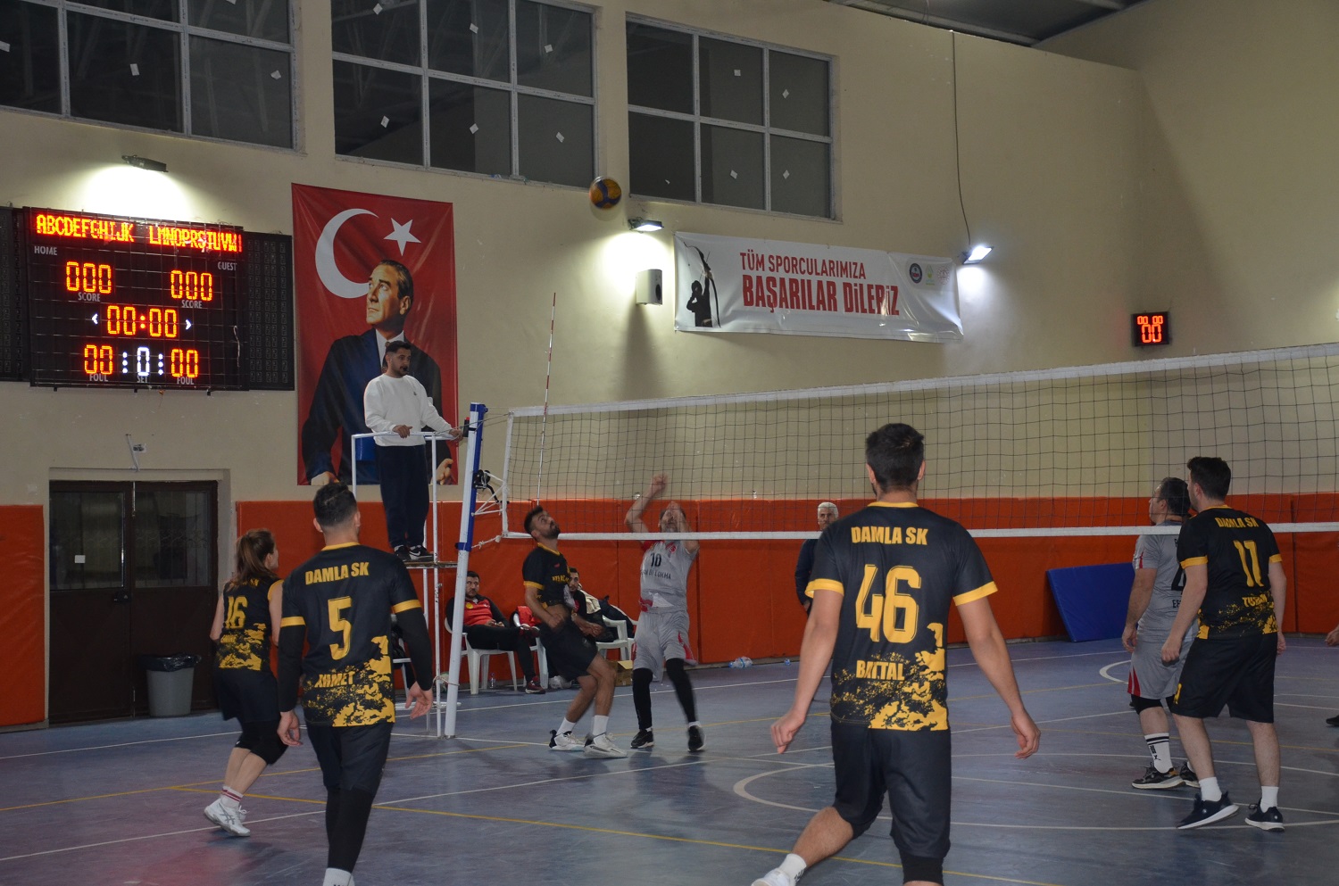 Afşin’de Voleybol Halk Turnuvası’nda Yarı Final Heyecanı Dorukta (2)