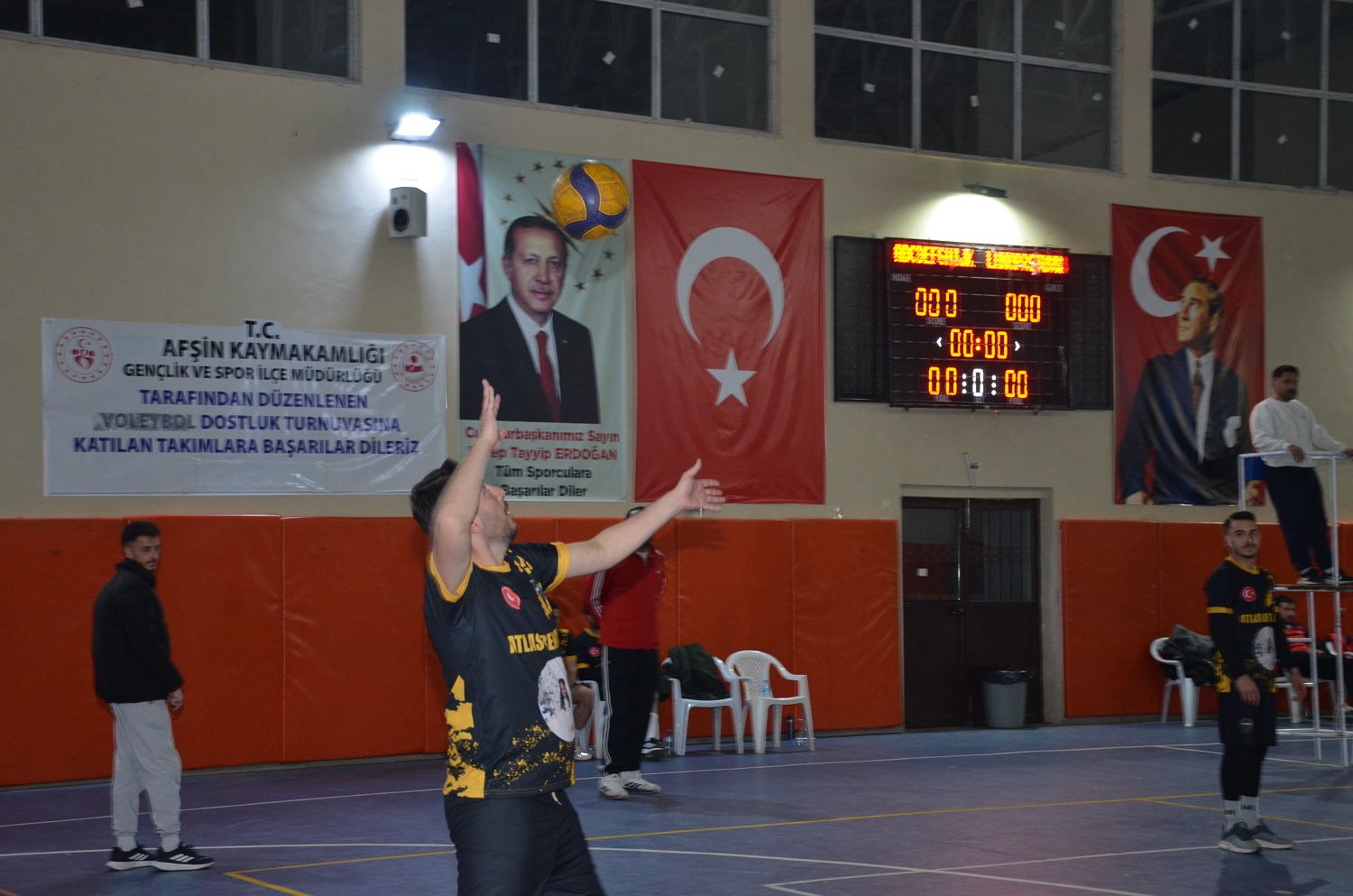Afşin’de Voleybol Halk Turnuvası’nda Yarı Final Heyecanı Dorukta (4)