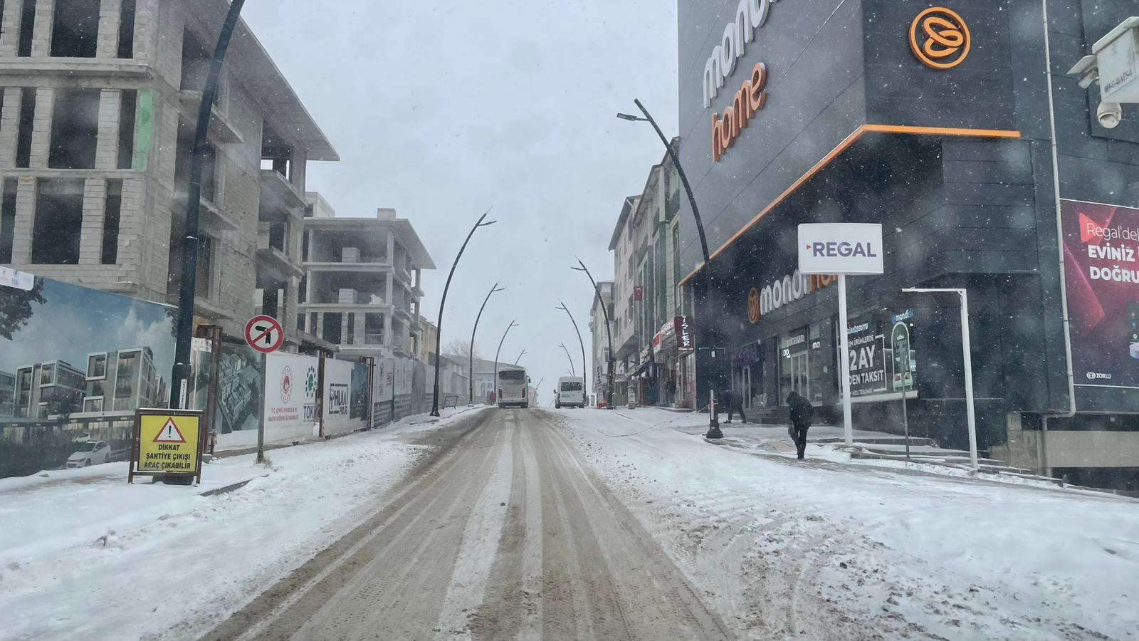 Afşin’e Yılın İlk Karı, Yılın Son Gününde Düştü (1)