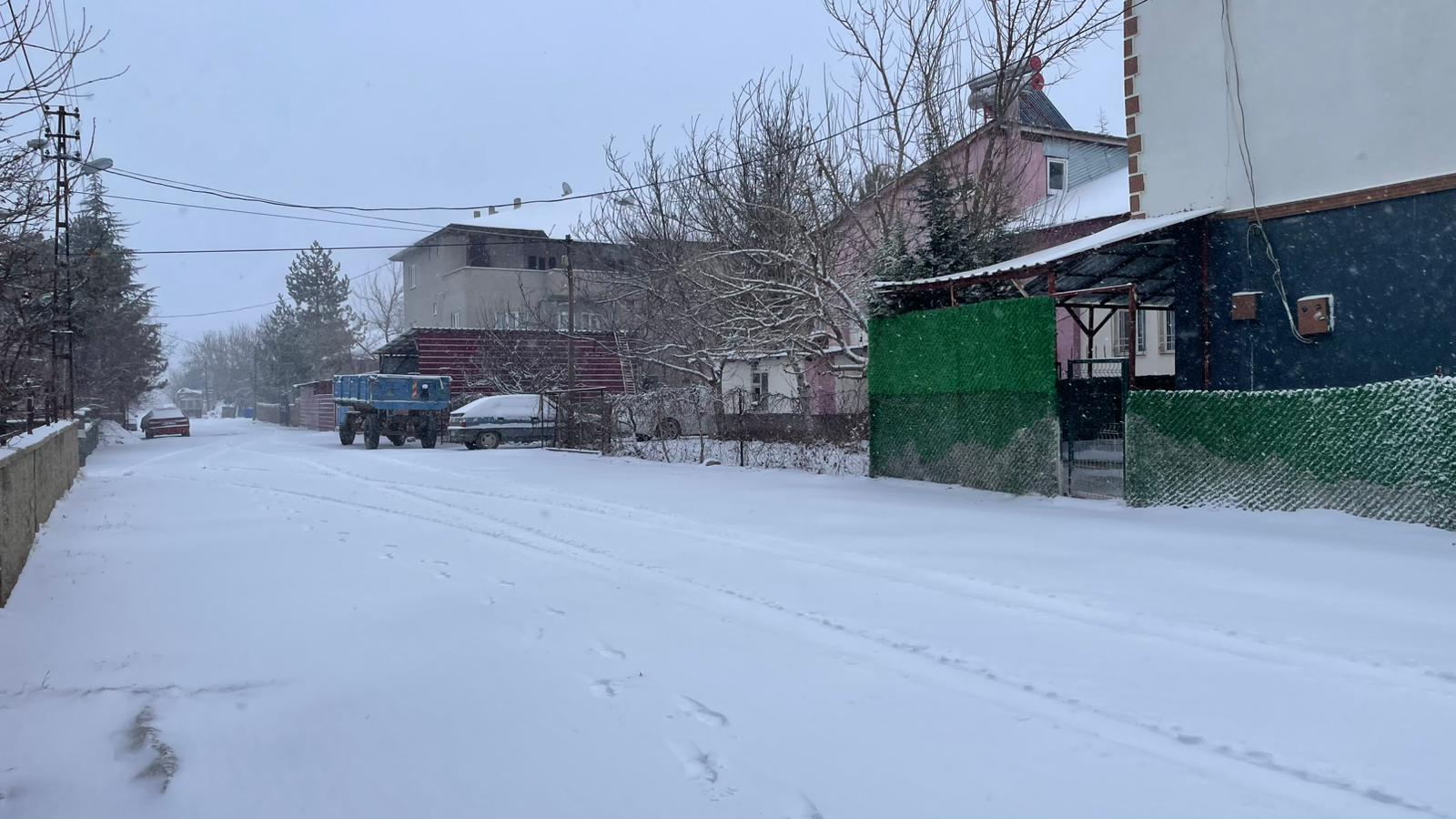 Afşin’e Yılın İlk Karı, Yılın Son Gününde Düştü (3)