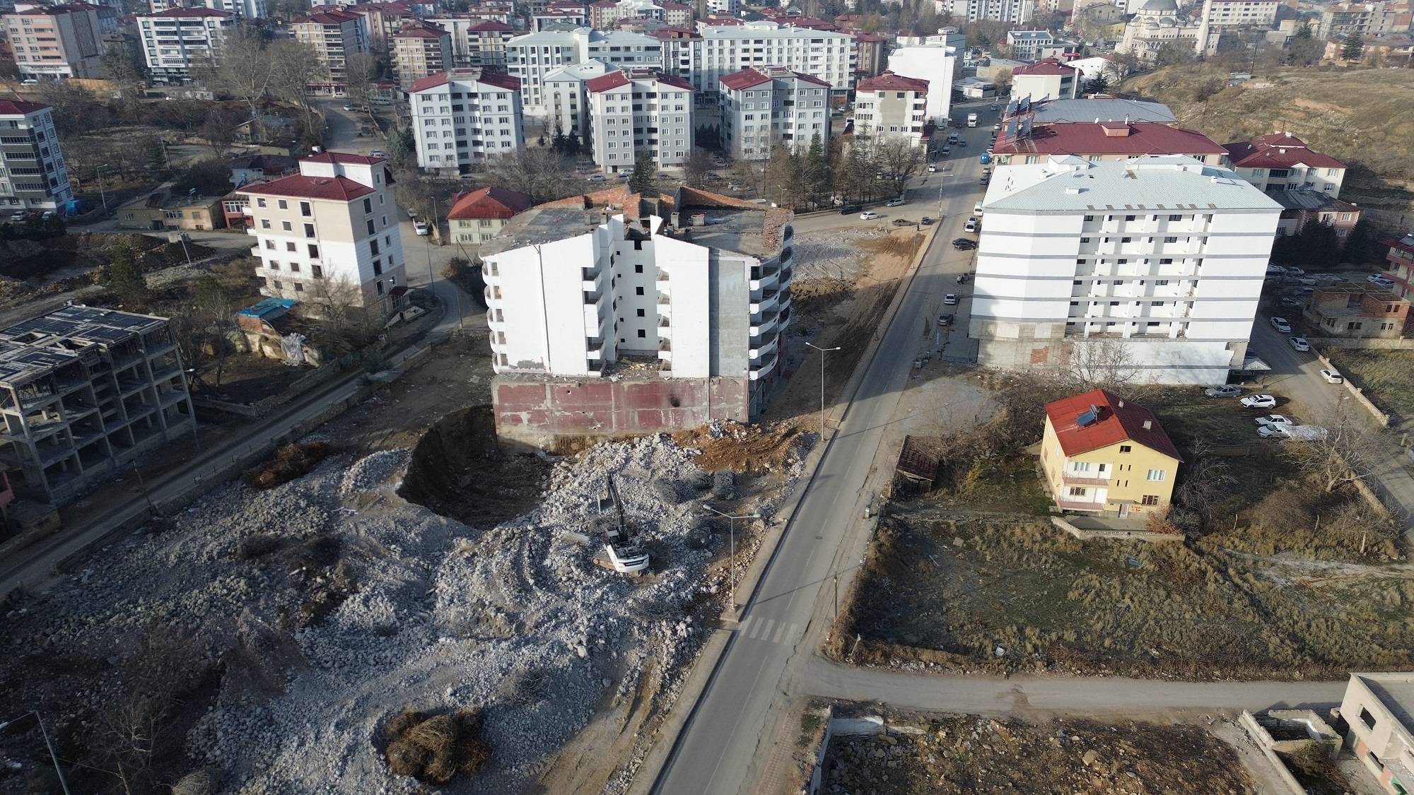 Afşin’in En İşlek Caddesi 1 Aydır Trafiğe Kapalı! (4)