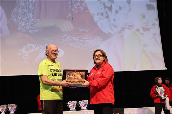 Afşinli Maratoncular, Kurtuluş Koşusunda Asker Kıyafetiyle Büyük İlgi Topladı 2