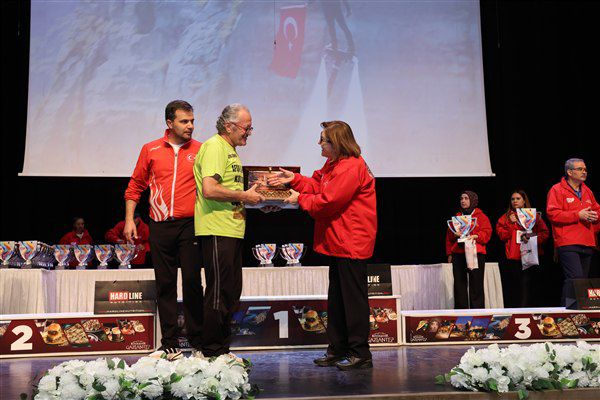 Afşinli Maratoncular, Kurtuluş Koşusunda Asker Kıyafetiyle Büyük İlgi Topladı 5