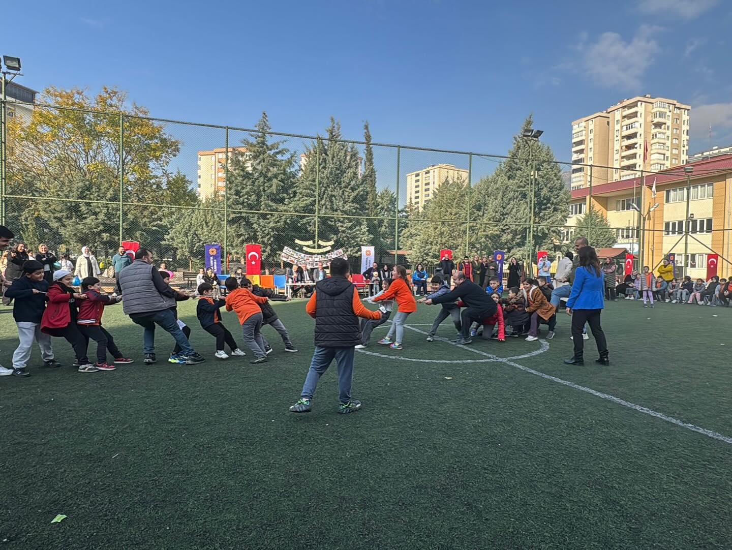 “Ailemle Eğitim Yolculuğu” Projesinde Geleneksel Çocuk Oyunları Coşkusu2