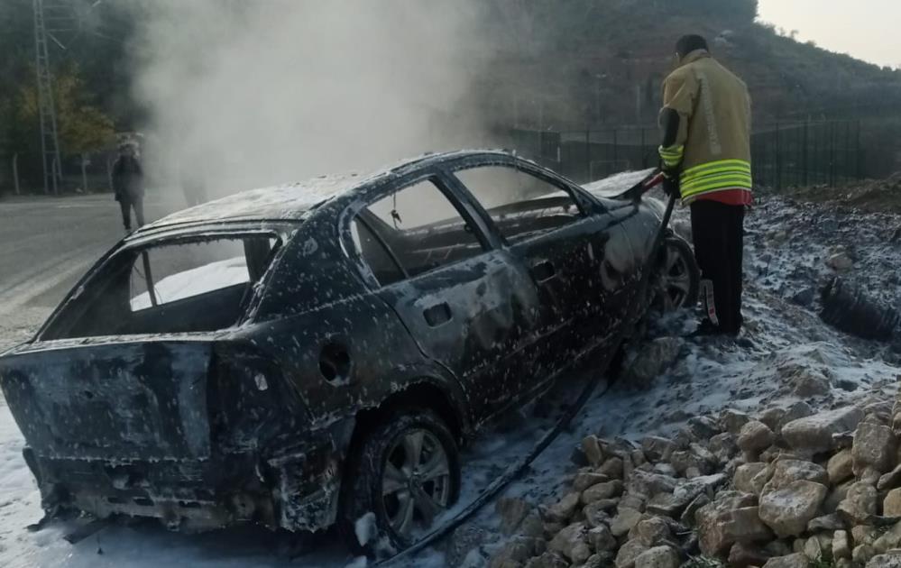 Alev Alev Yanan Otomobil Hurdaya Döndü 1