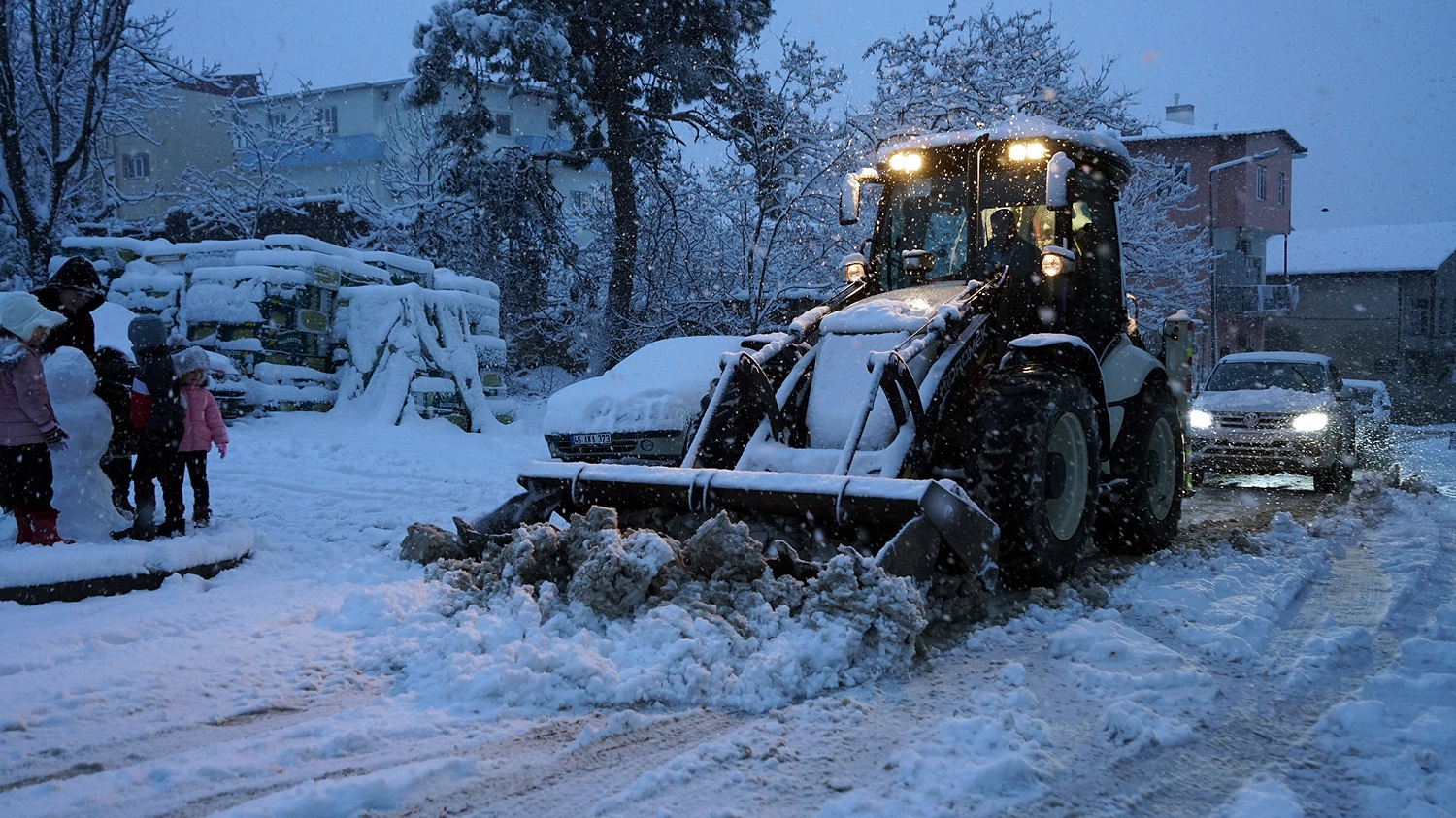 Arterleri Ulaşıma Açık Tutmak İçin Büyükşehir’den Yoğun Mesai (1)