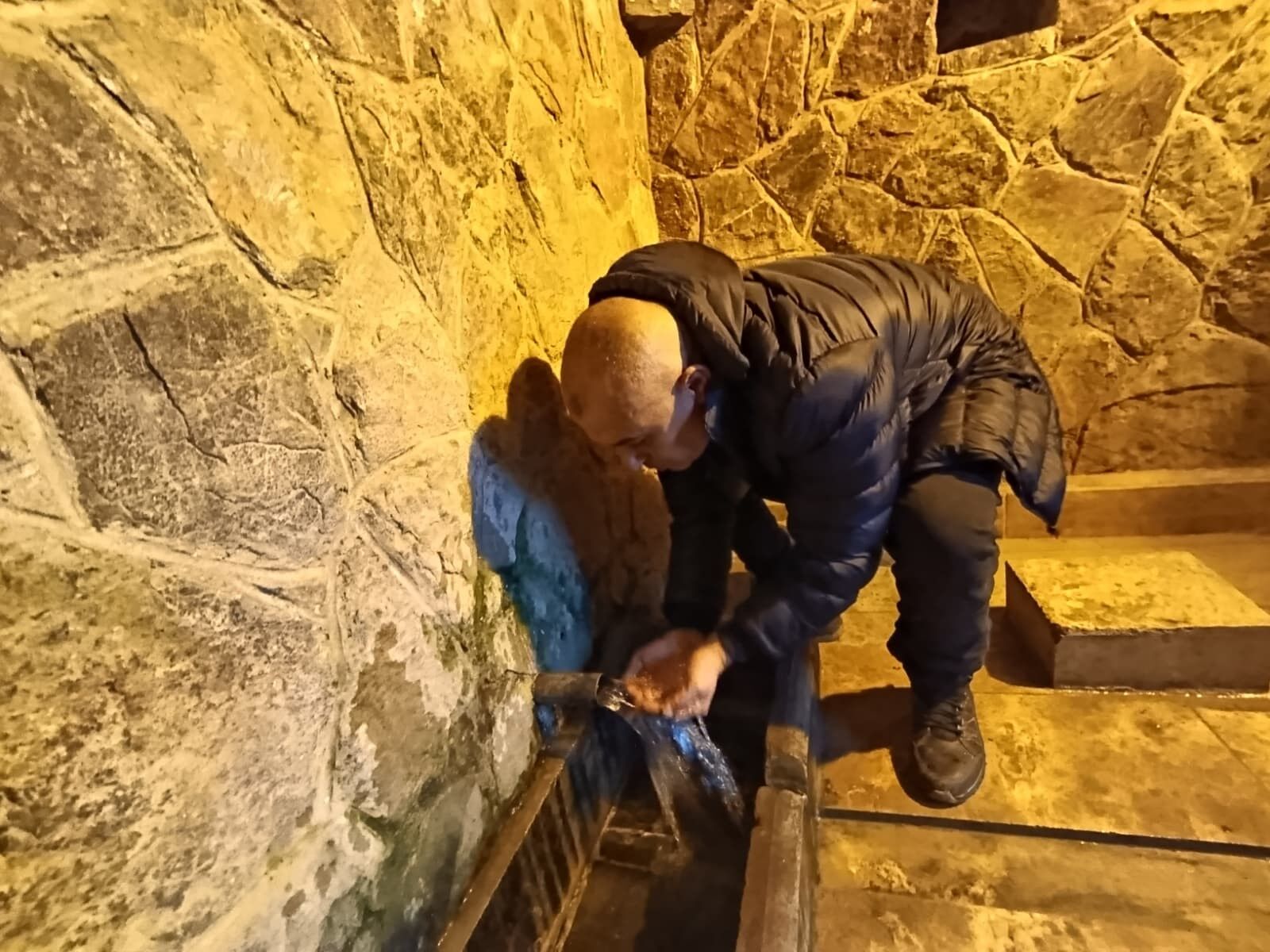 Asırlardır Kullanılan Şifa Noktası Uyuz Pınarı Çeşmesi (2)