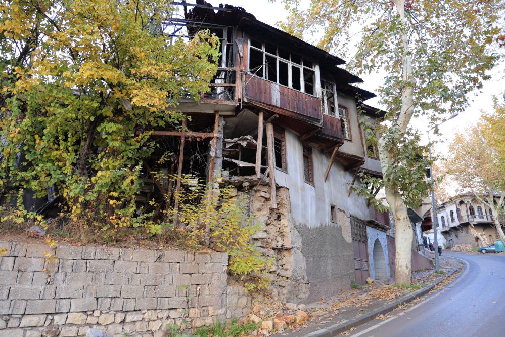 Asırlık Tarihi Evler Restorasyon Bekliyor 5