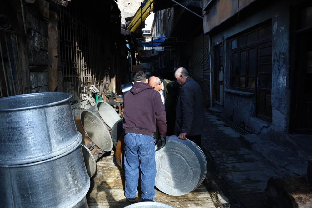 Bakır Ustalarının Çekiç Sesleri Asırlık Çarşıda Hâlâ Yankılanıyor 4