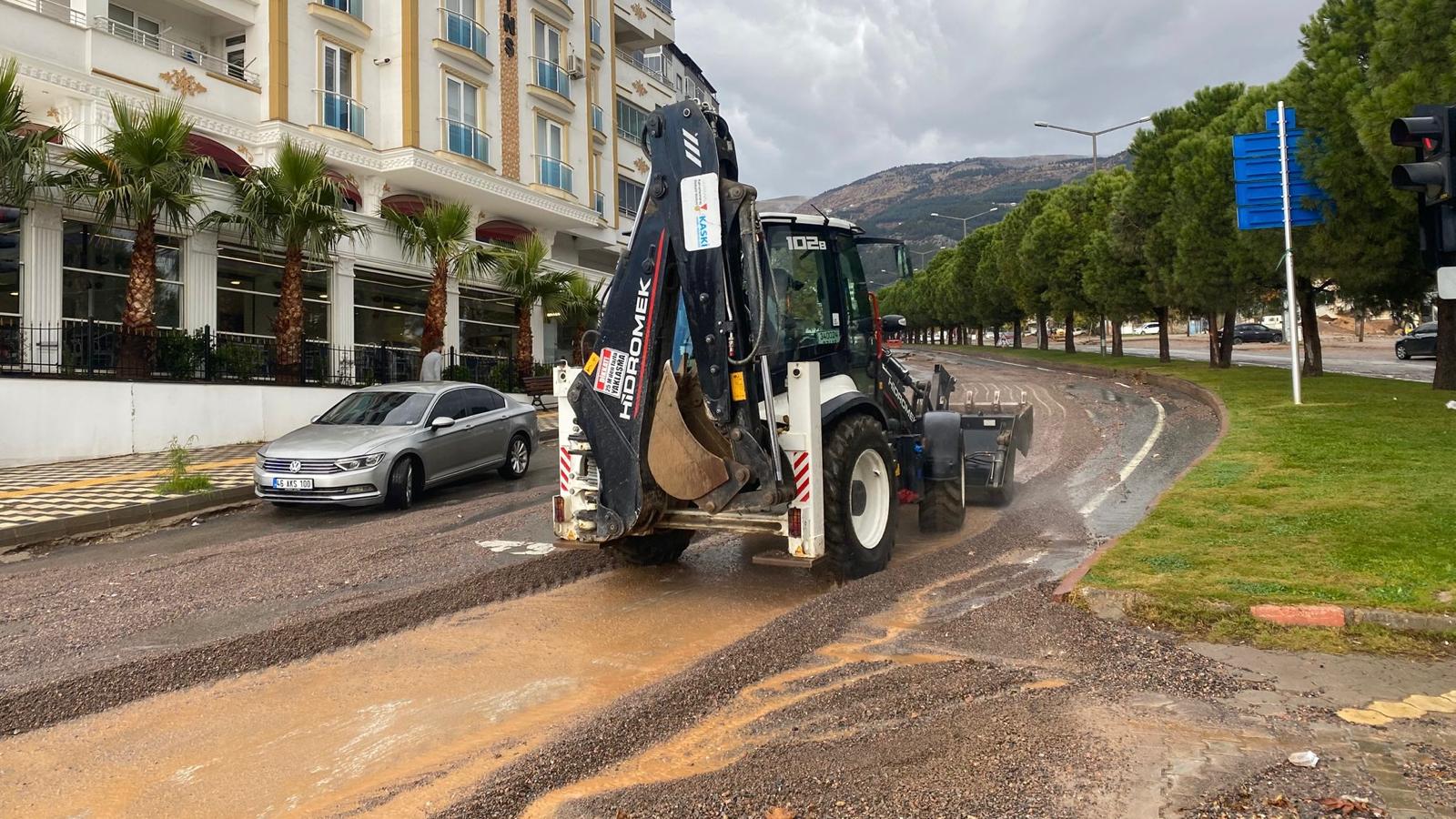 Büyükşehir Sahada Müdahalelerini Sürdürüyor (3)
