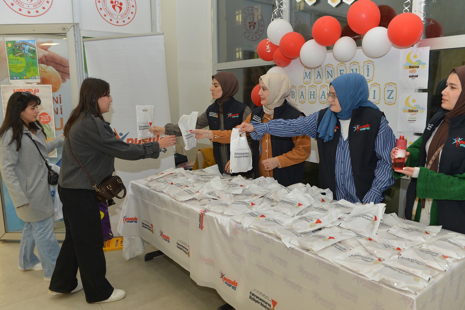 Büyükşehir’den Regaip Kandili’nde Üniversiteli Gençlere Anlamlı İkram (1)