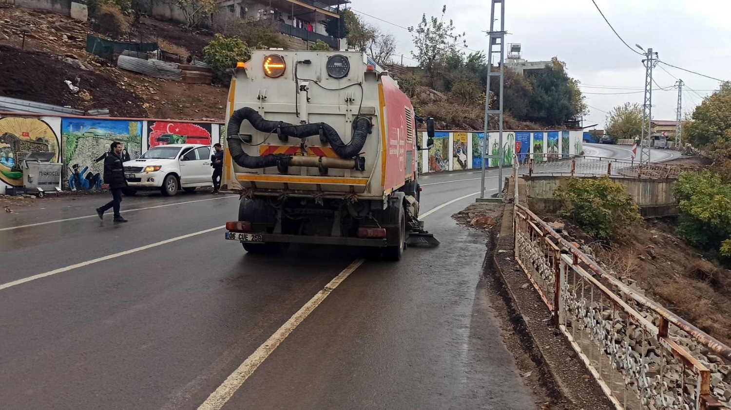 Büyükşehir’den Türkoğlu’nda Temizlik Seferberliği (2)