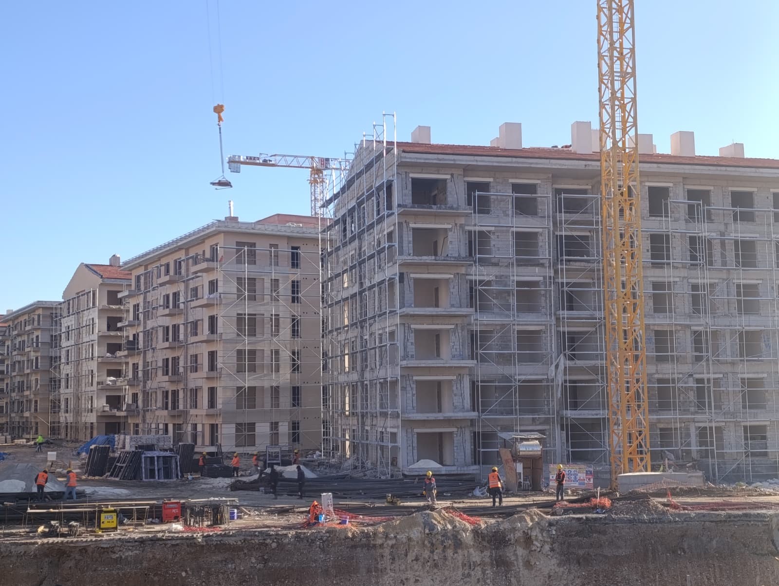 Deprem Konutları Yükselmeye Devam Ediyor (2)