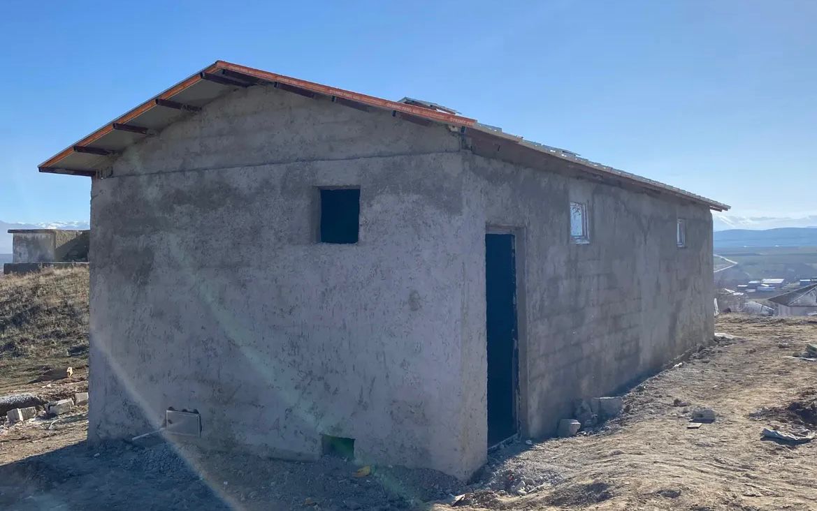 Deprem Sonrası İnşa Edilen Toplu Ahırlar Sahiplerini Buldu2