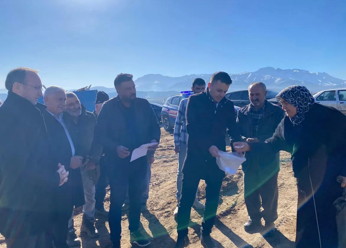 Deprem Sonrası İnşa Edilen Toplu Ahırlar Sahiplerini Buldu7