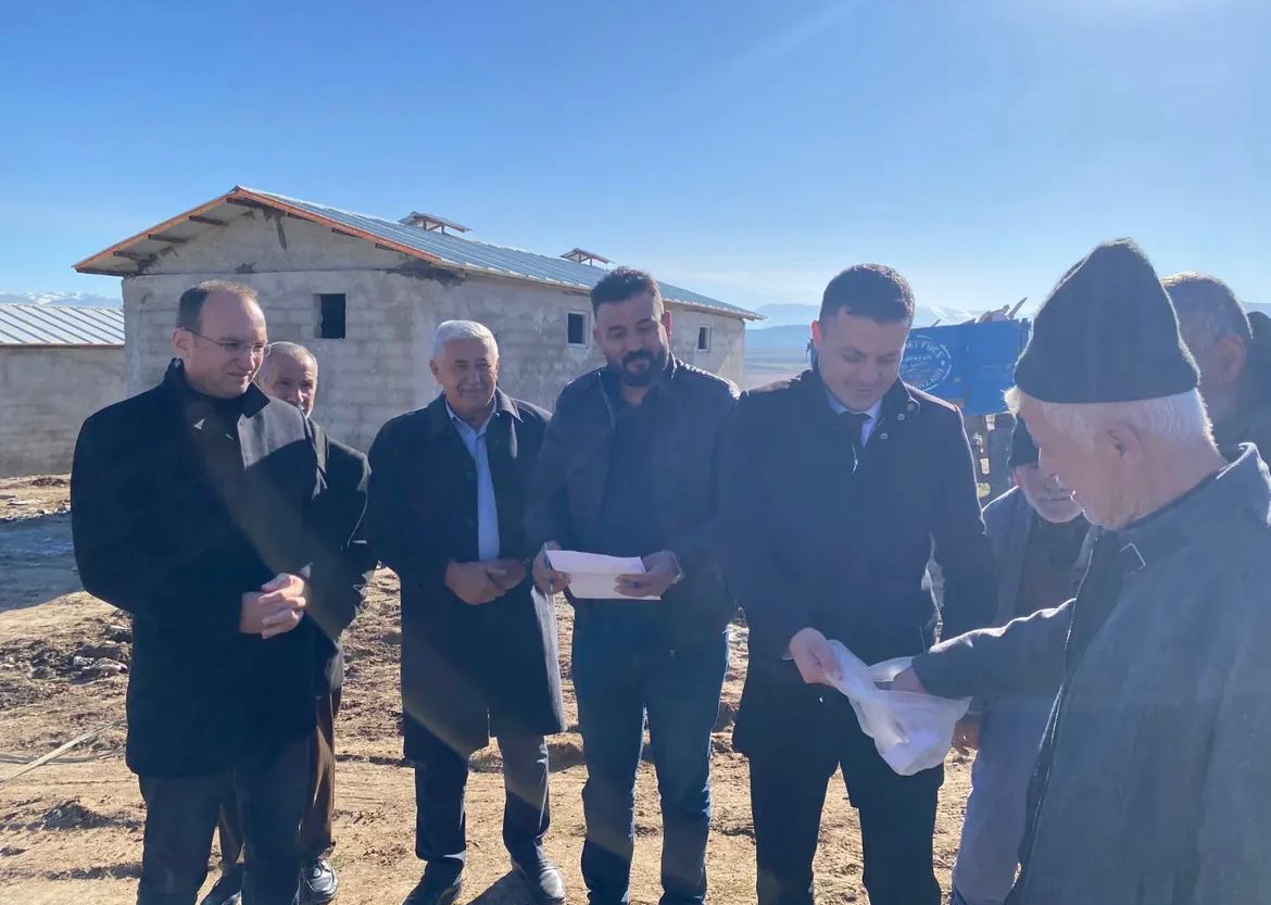 Deprem Sonrası İnşa Edilen Toplu Ahırlar Sahiplerini Buldu8