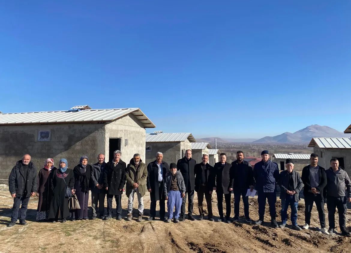 Deprem Sonrası İnşa Edilen Toplu Ahırlar Sahiplerini Buldu9