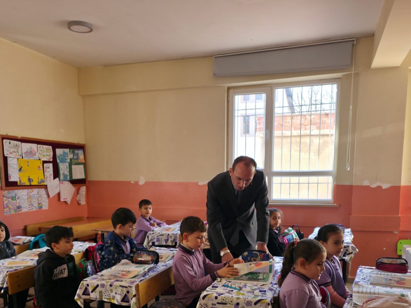 Efsus İlkokulu’na Anlamlı Ziyaret3