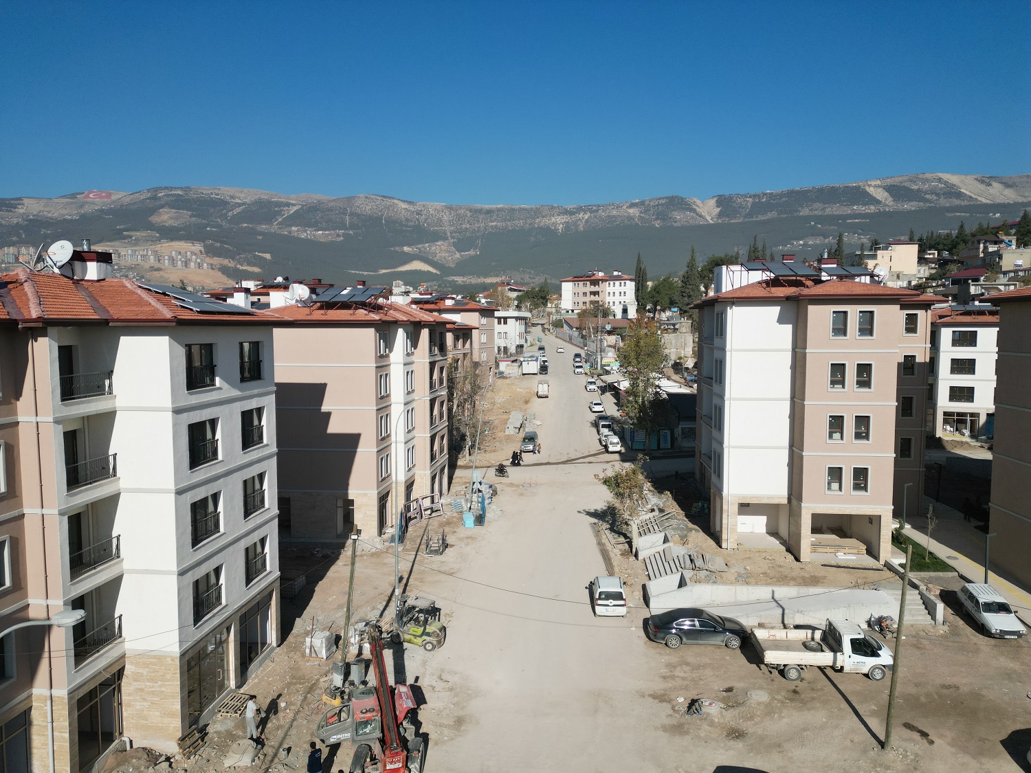 Eski Mahalleler Yerinde Dönüşümle Ayağa Kalkıyor (4)