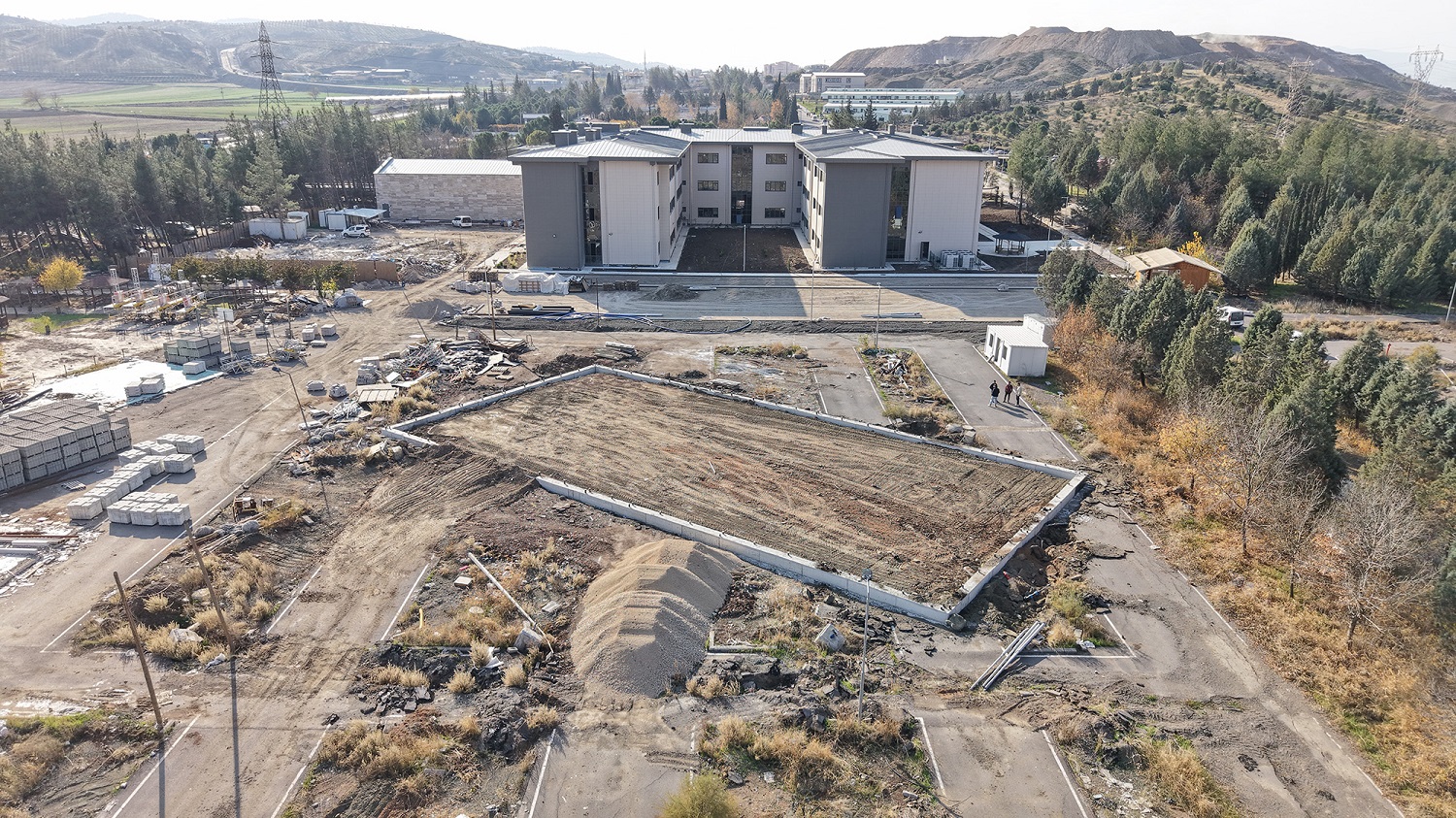 Gençlik Enerjisi Sahalara Taşınıyor; Şehre 35 Yeni Halısaha (4)