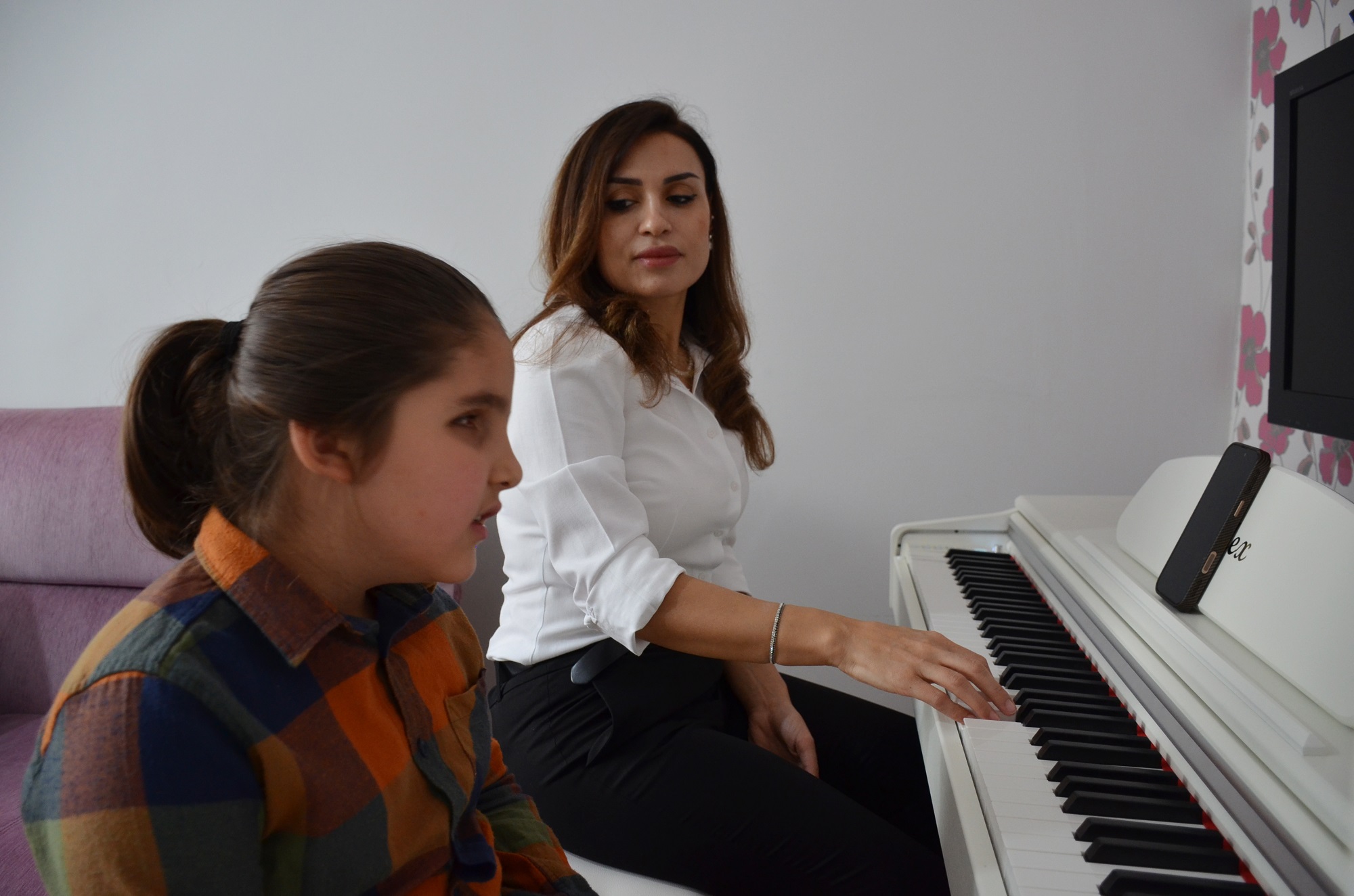 Görme Engelli 8 Yaşındaki Çınar Piyano Notalarıyla Dünyasını Aydınlatıyor (11)