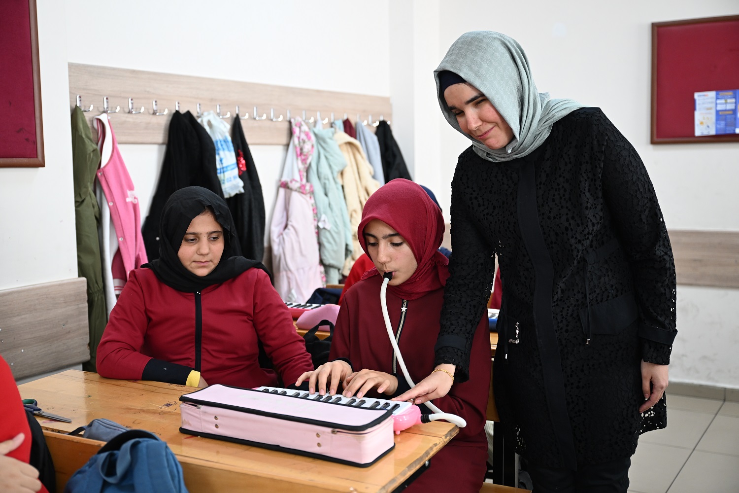 Görme Engelli Müzik Öğretmeni, Melodilerle Öğrencilerine İlham Oluyor (2)