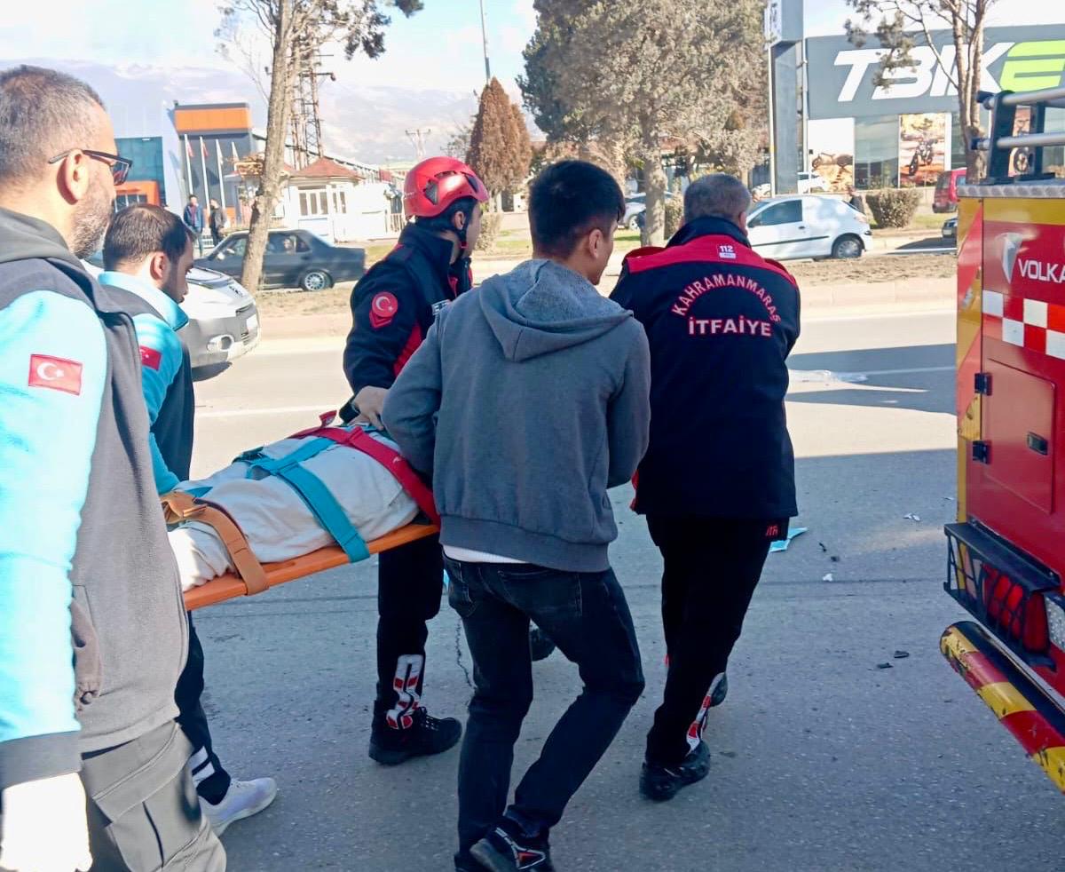 Hafif Ticari Araç Ile Çarpışan Halk Otobüsü Devrildi4 Ağır Yaralı