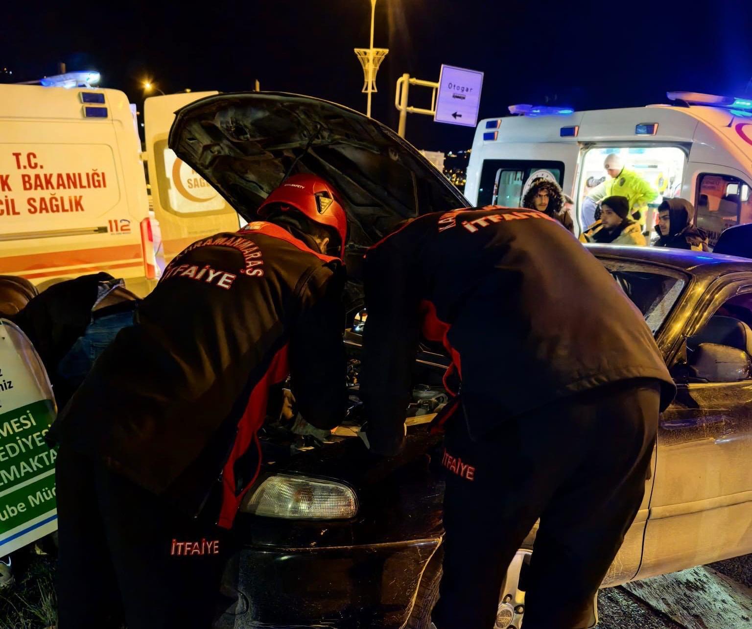 İki Otomobil Çarpıştı, 1’I Ağır 4 Kişi Yaralandıı